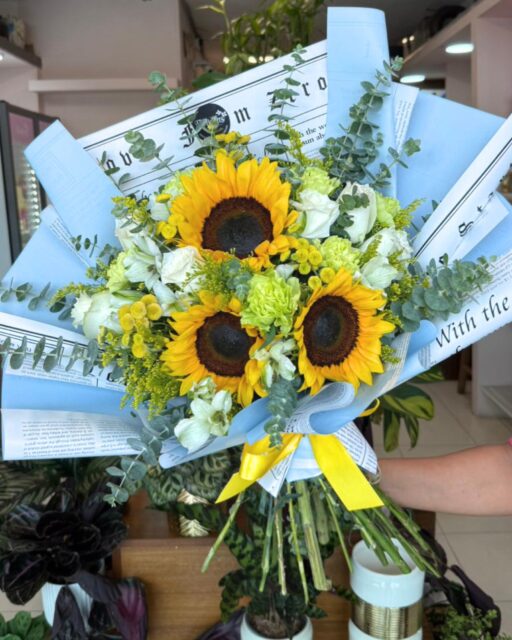 Un detalle que ilumina todo 🌻✨
Los girasoles transmiten energía, alegría y buena vibra en cada pétalo.

Sorprende con un arreglo lleno de luz 💛
Escríbenos y agenda tu pedido:
📲 WhatsApp: 998 167 8206 https://wa.link/s1glww
📞 (998) 287 3704
🌐 www.florescancun.com.mx

#girasoles #arreglosflorales #floresadomicilio #floreriacancun #regalosconamor #detallesbonitos